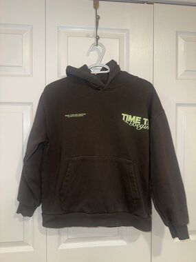 Zara Dark Brown Crewneck Sweater with Lime Graphic